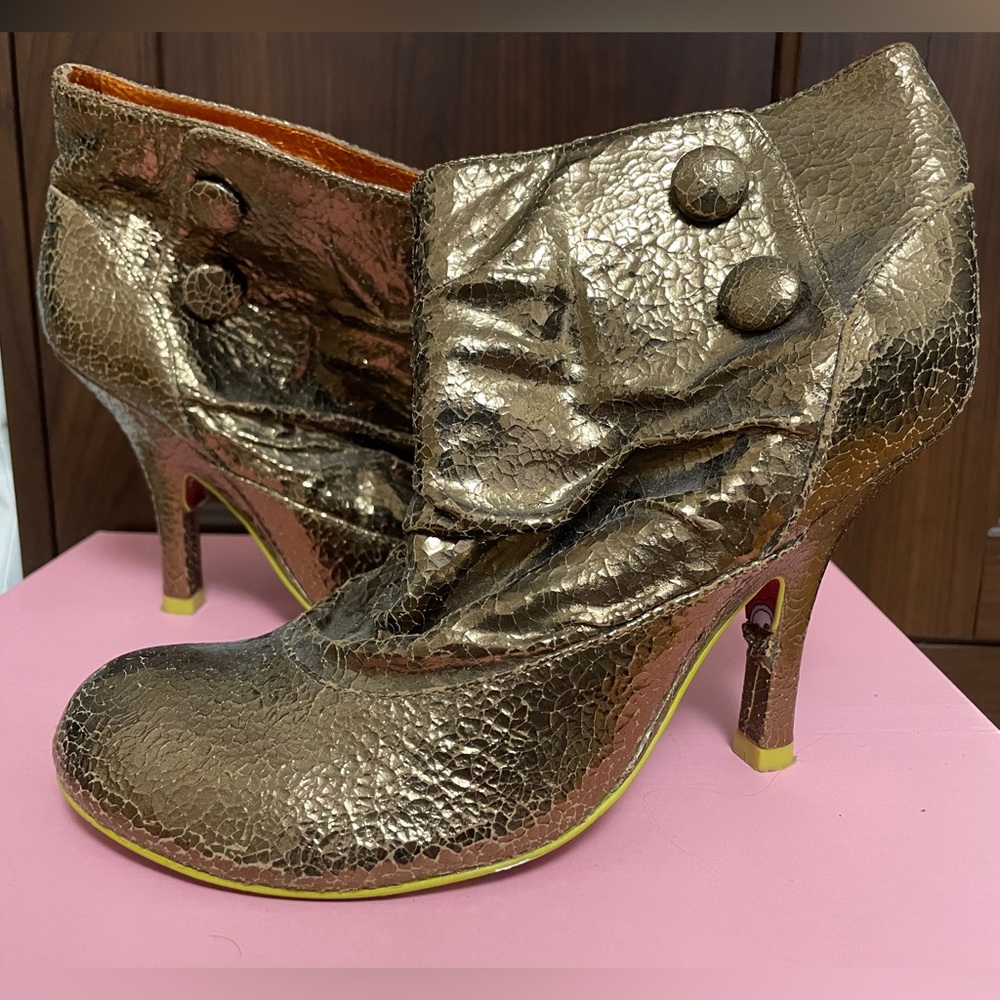 Irregular Choice Gold Spatz. Distressed leather